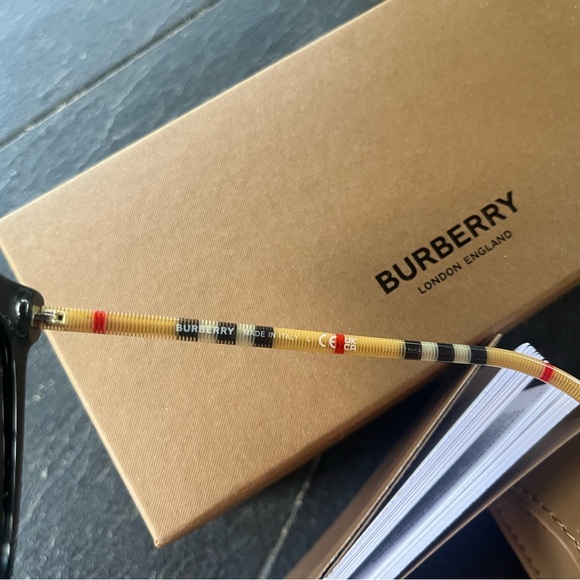 Burberry 56mm square sunglasses - Picture 4 of 5